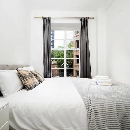 Westminster Flat For Families & Business Travelers, Steps To Landmarks!